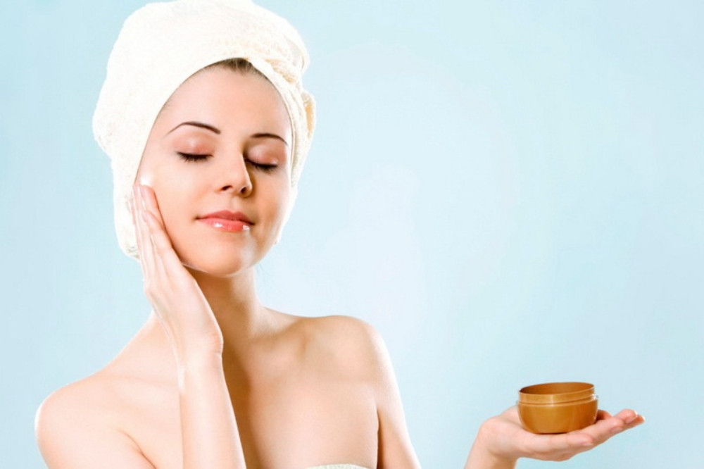 Sử dụng kem chống nắng sau bước kem dưỡng ẩm sẽ giúp tối ưu quá trình dưỡng da