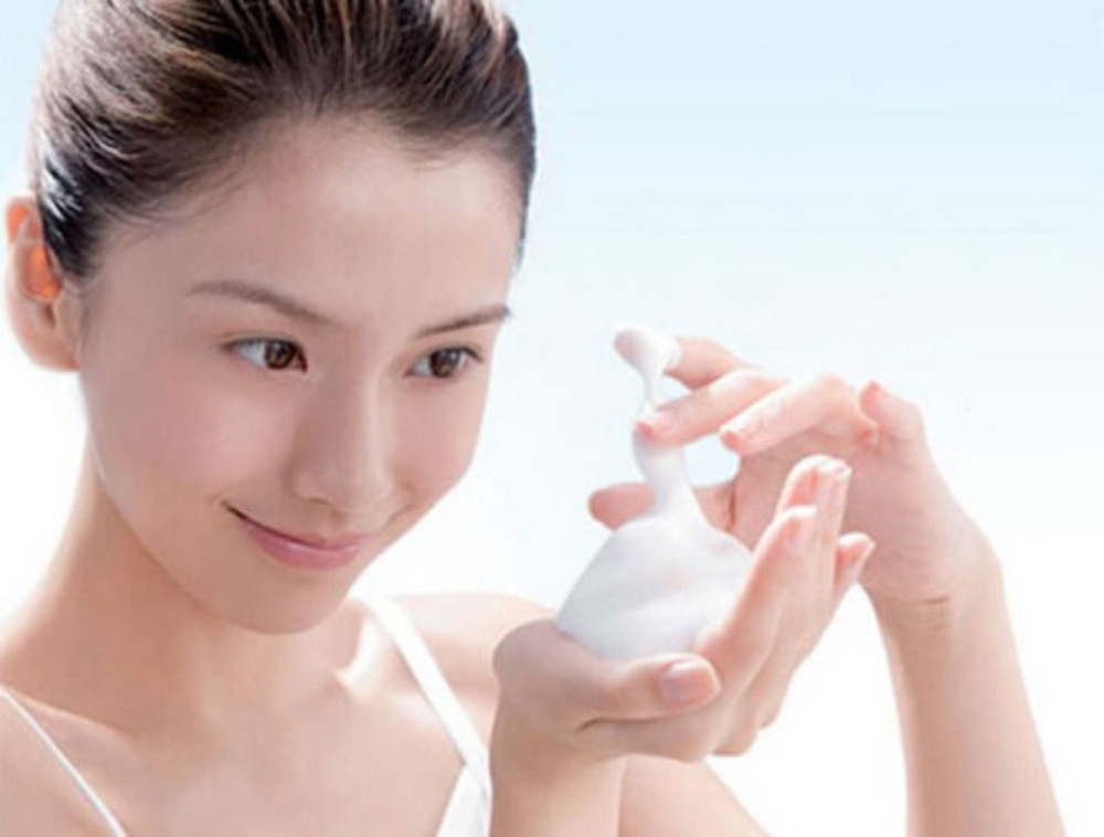 Sử dụng những loại sữa rửa mặt làm sạch phù hợp