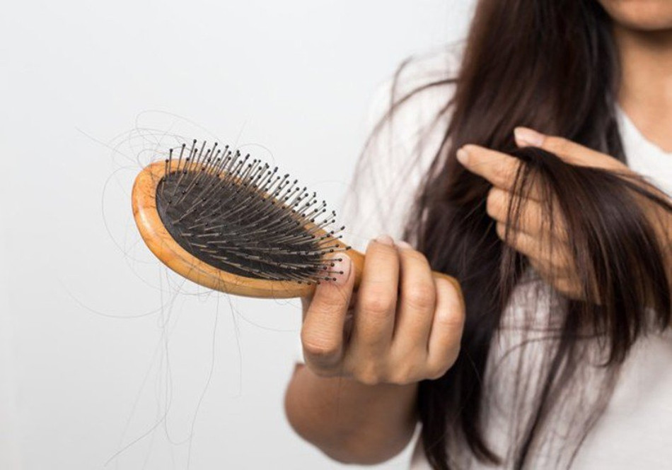 Sử dụng sữa tắm để gội đầu khiến tóc yếu và dễ gãy rụng tóc