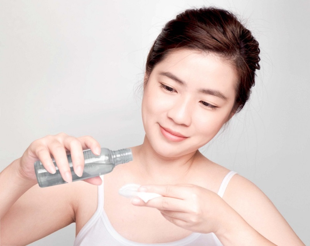 Sử dụng toner để cân bằng da