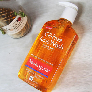 Sữa rửa mặt Neutrogena