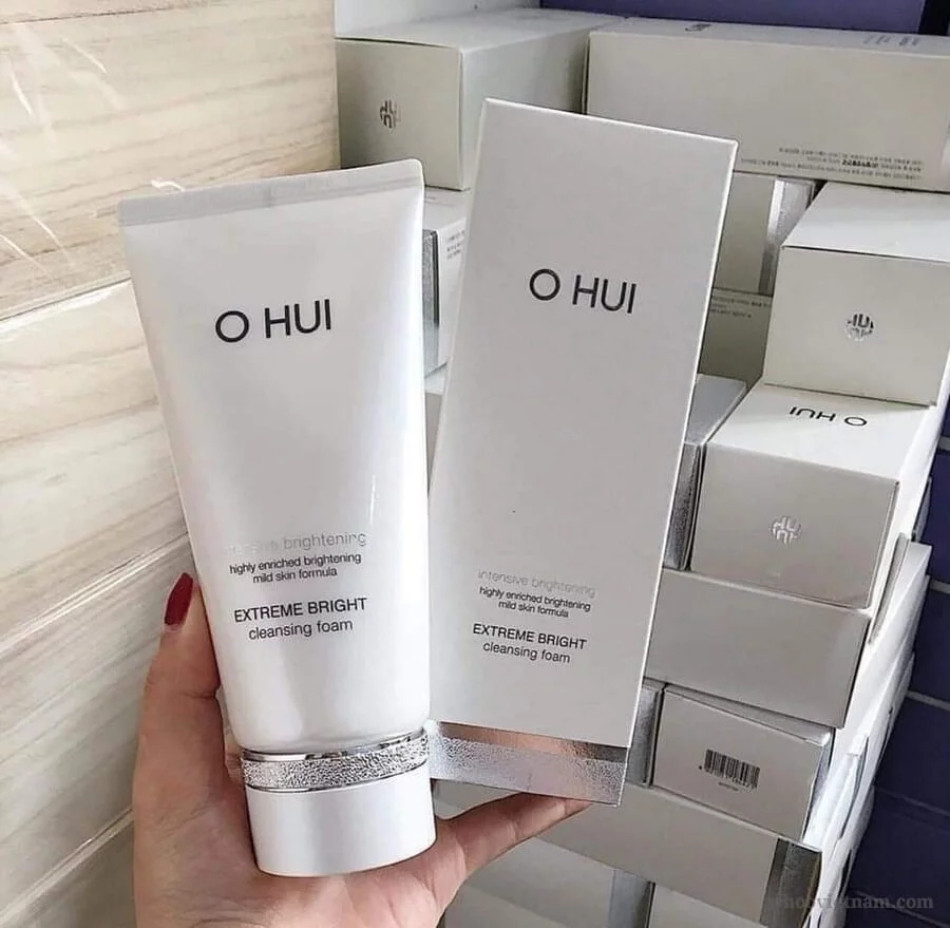 Sữa rửa mặt Ohui Extreme Bright Cleansing Foam