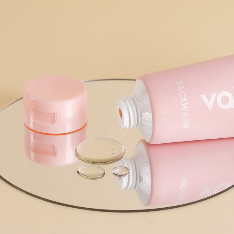 Sữa rửa mặt Valentine Face Wash giúp làm sạch da và kiểm soát dầu nhờn