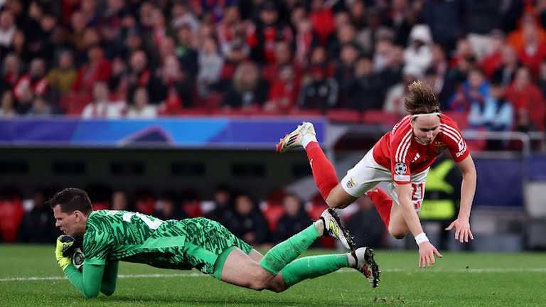 Tất tần tật kỷ lục của Szczesny sau trận Barca 1-0 Benfica