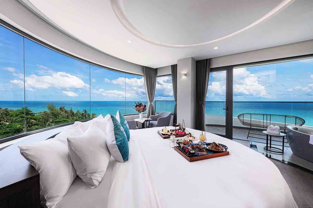 Tại Sunset Premium Ocean Panorama ngắm cảnh biển ban ngày.