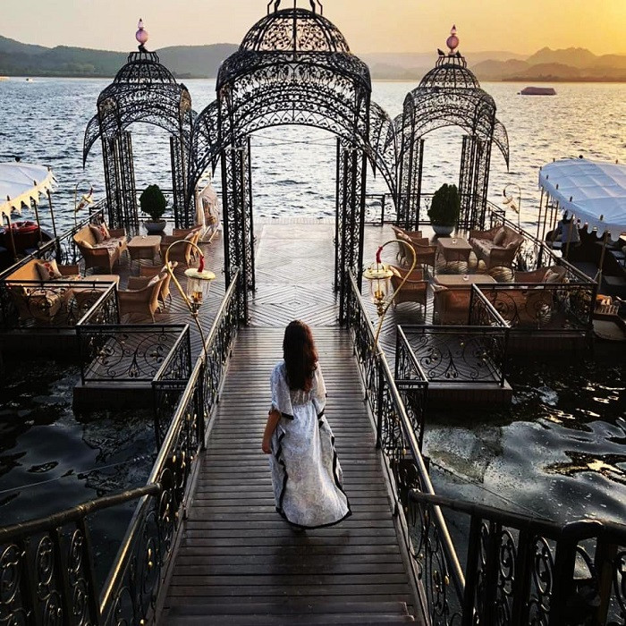 Taj Lake Palace, “cung điện” nổi xa hoa bậc nhất Ấn Độ