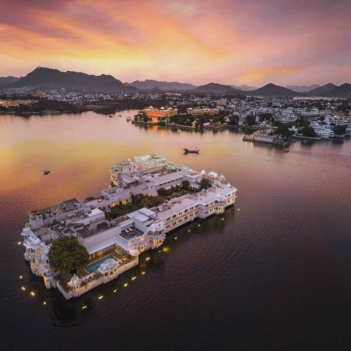 Lạc vào thiên đường Taj Lake Palace, ‘cung điện’ nổi xa hoa bậc nhất Ấn Độ