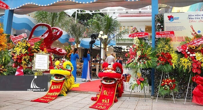 Tăng cường quảng cáo các hình ảnh tại chỗ để tạo ấn tượng và hút khách