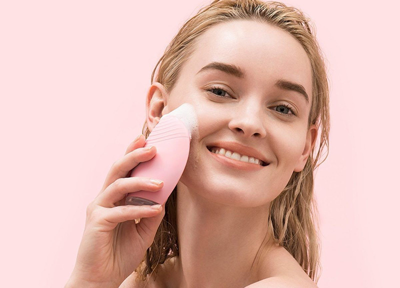 tặng máy massage, máy rửa mặt