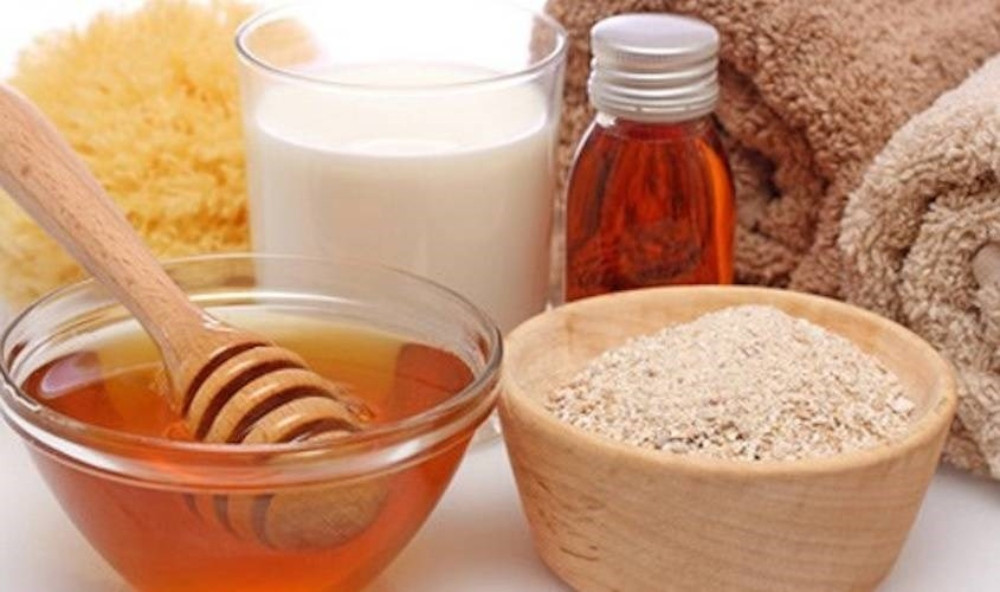 Tẩy da chết bằng mật ong và yến mạch