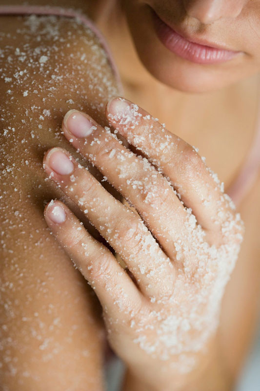 Tẩy tế bào chết bằng hạt scrub