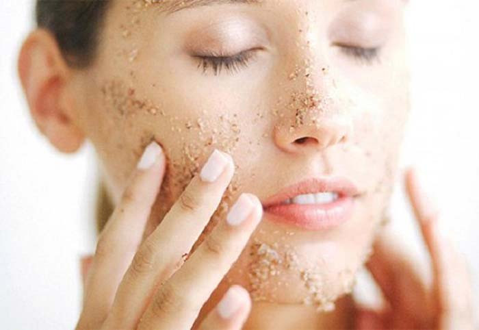 Có nên tẩy tế bào chết cho da mụn? 3 điều cần tuân thủ