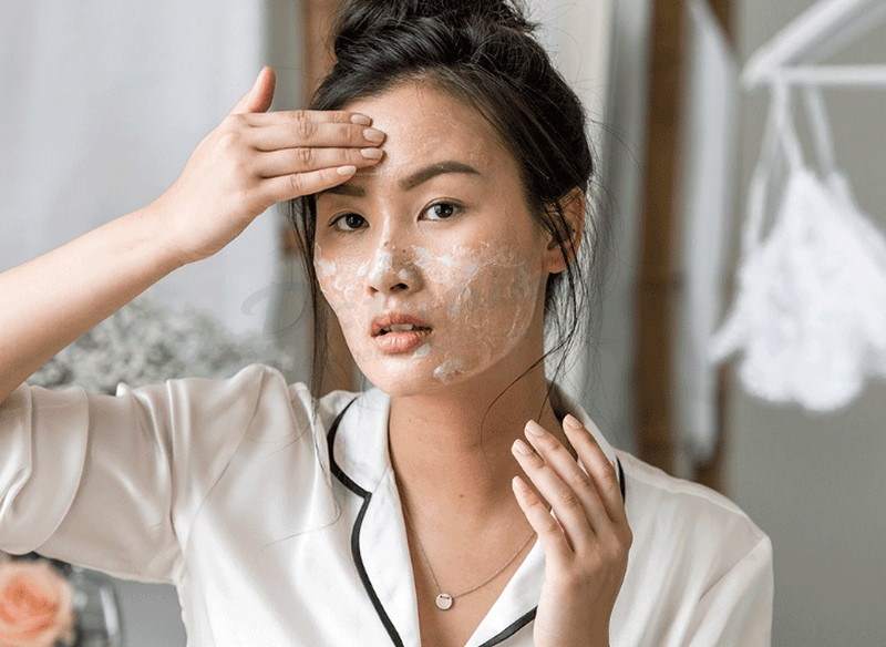 Tẩy tế bào chết làm sạch bề mặt da hiệu quả