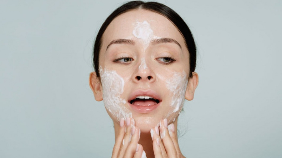 Tẩy tế bào chết quá nhiều lần làm tăng nguy cơ nổi mụn