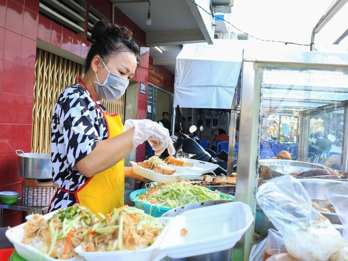 thai-do-phuc-vu-nhiet-tinh