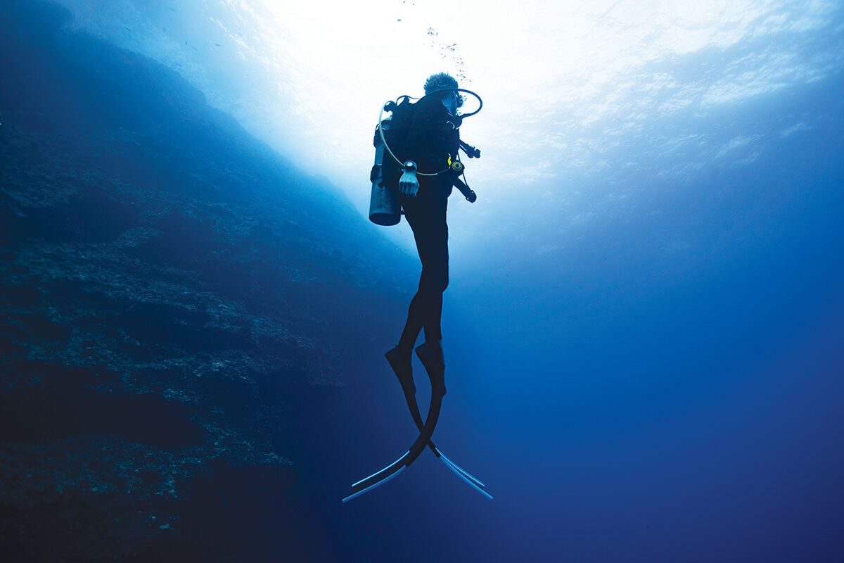 Thiết bị và trang phục lặn bình khí (Ảnh: divemagazine.com)