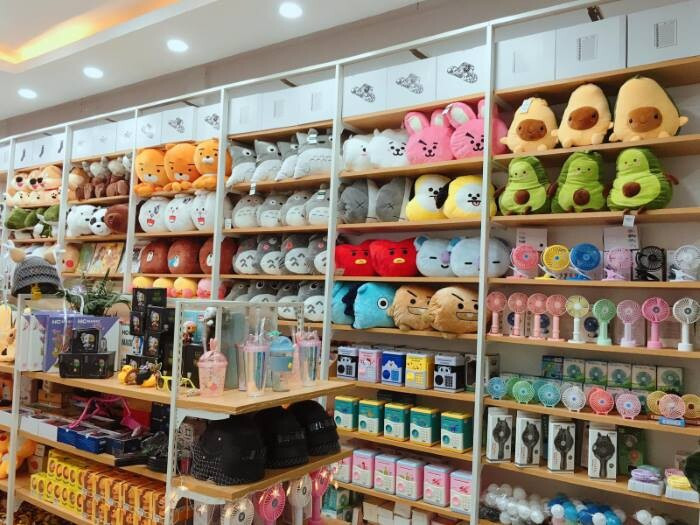 Thiết kế cửa hàng quà lưu niệm thu hút