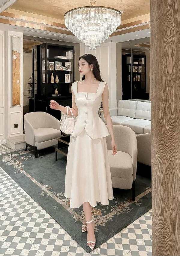 Thiết kế peplum giúp che khéo vòng eo, tôn dáng cân đối và mang lại sự thoải mái khi mặc.