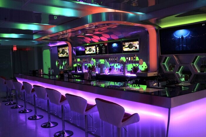 Thiết kế quán pub nhỏ Futuristic