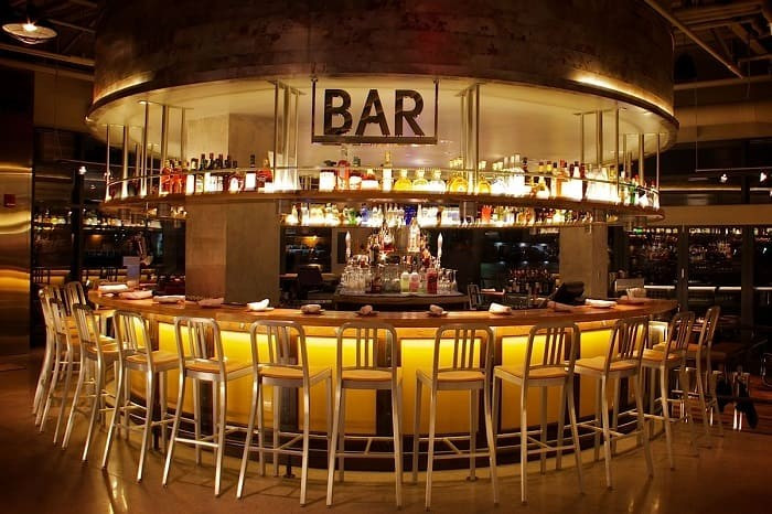 Thiết kế quầy bar dáng chữ O mới lạ, độc đáo