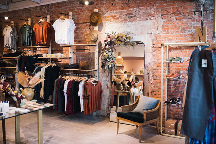 Thiết kế shop quần áo đẹp mắt để tạo ấn tượng với khách hàng