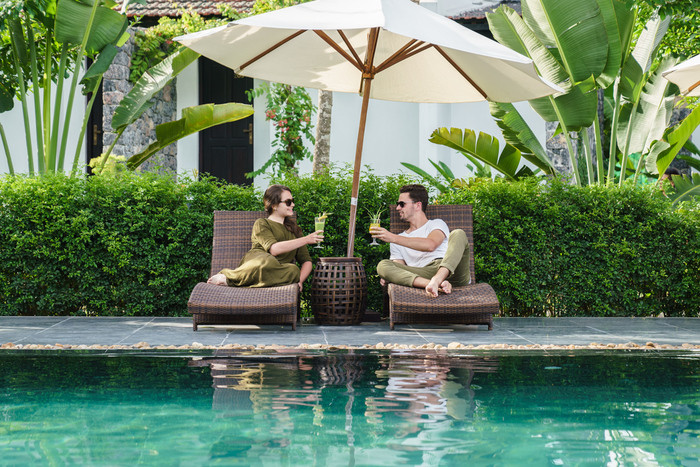 Thư giãn bên hồ tại Aravinda Resort Ninh Bình