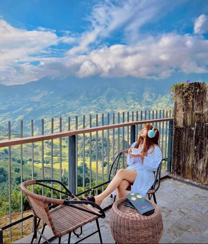 Thư giãn tại bể bơi Pao's Sapa