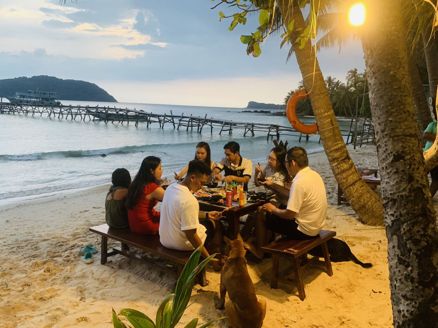 Thưởng thức bữa tối BBQ trên đảo May Rut Trong