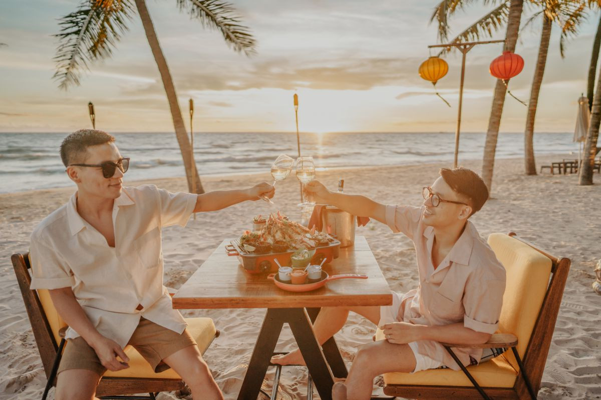 Thưởng thức bữa tối bên bãi Trường Phú Quốc