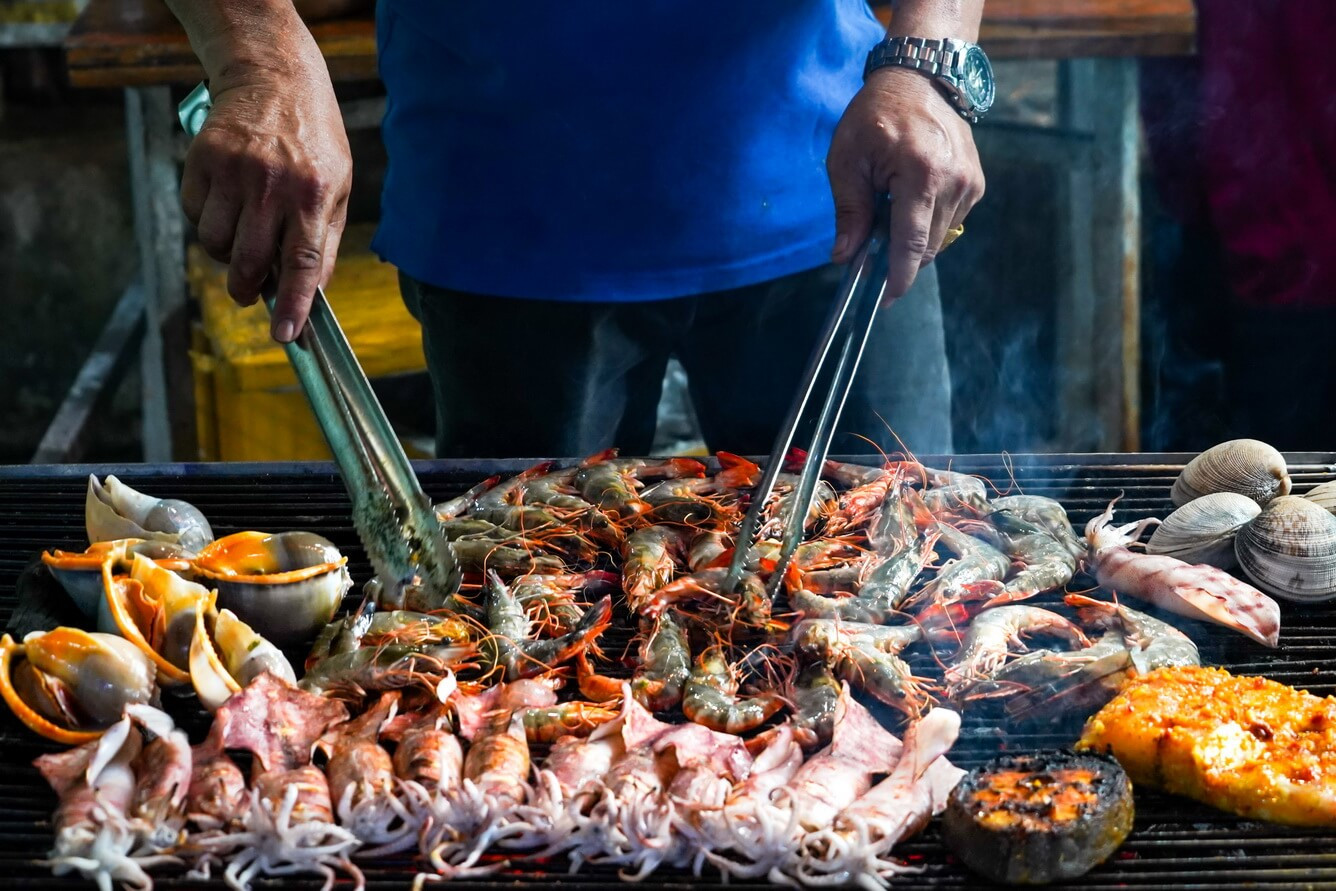 Thưởng thức hải sản tươi ngon tại nhà hàng May Rut Trong