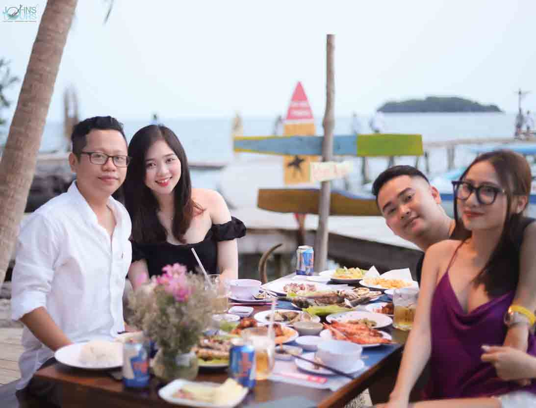 Tiệc BBQ tại Hòn Mây Rút Trong.