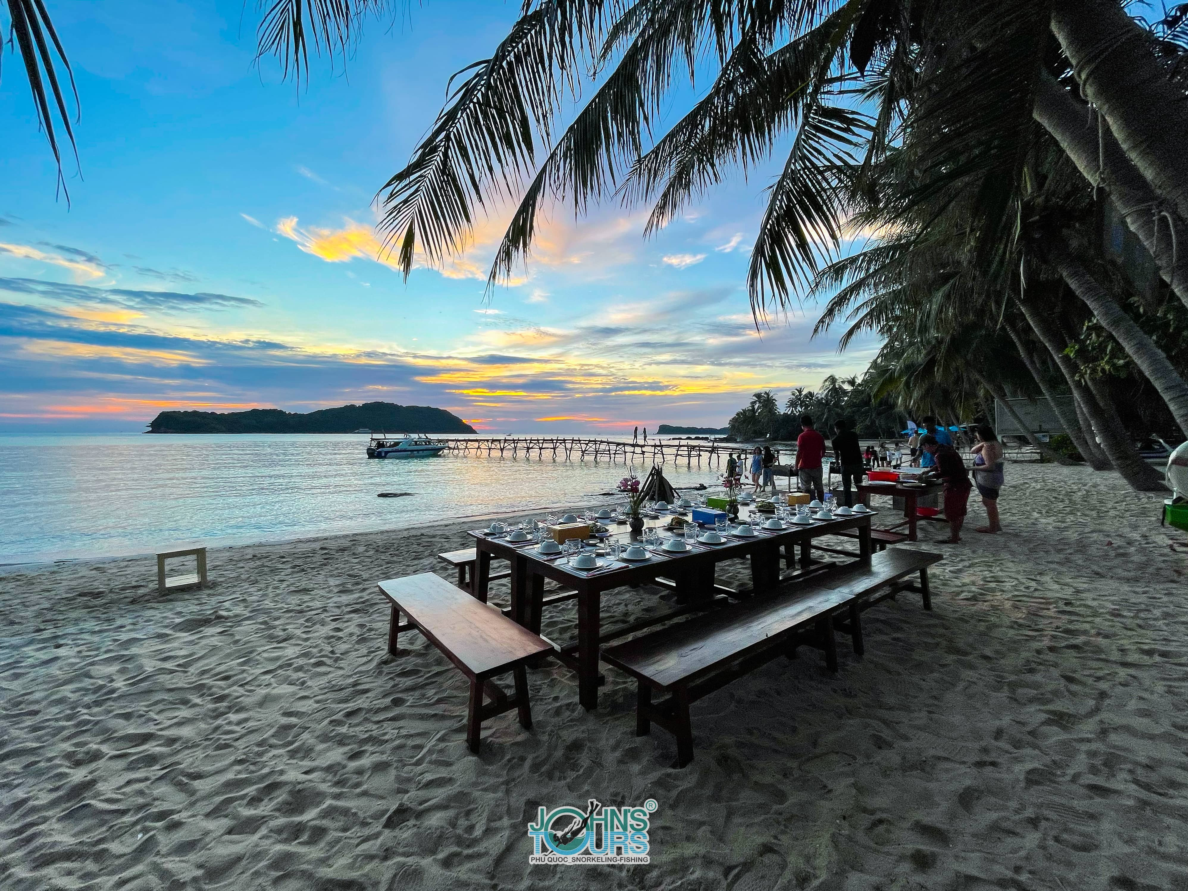 Tiệc nướng BBQ tại Hòn Mây Rút