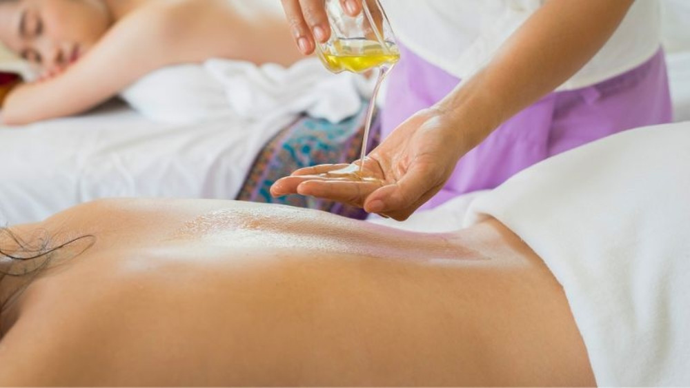Tinh dầu tràm trà trị mụn