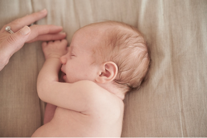 Tìm hiểu sự phát triển của trẻ sơ sinh trong tháng đầu tiên chào đời