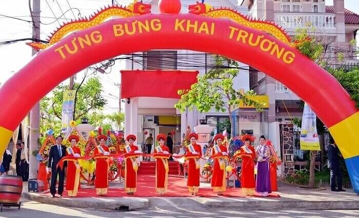 Tổ chức khai trương ấn tượng, hút khách
