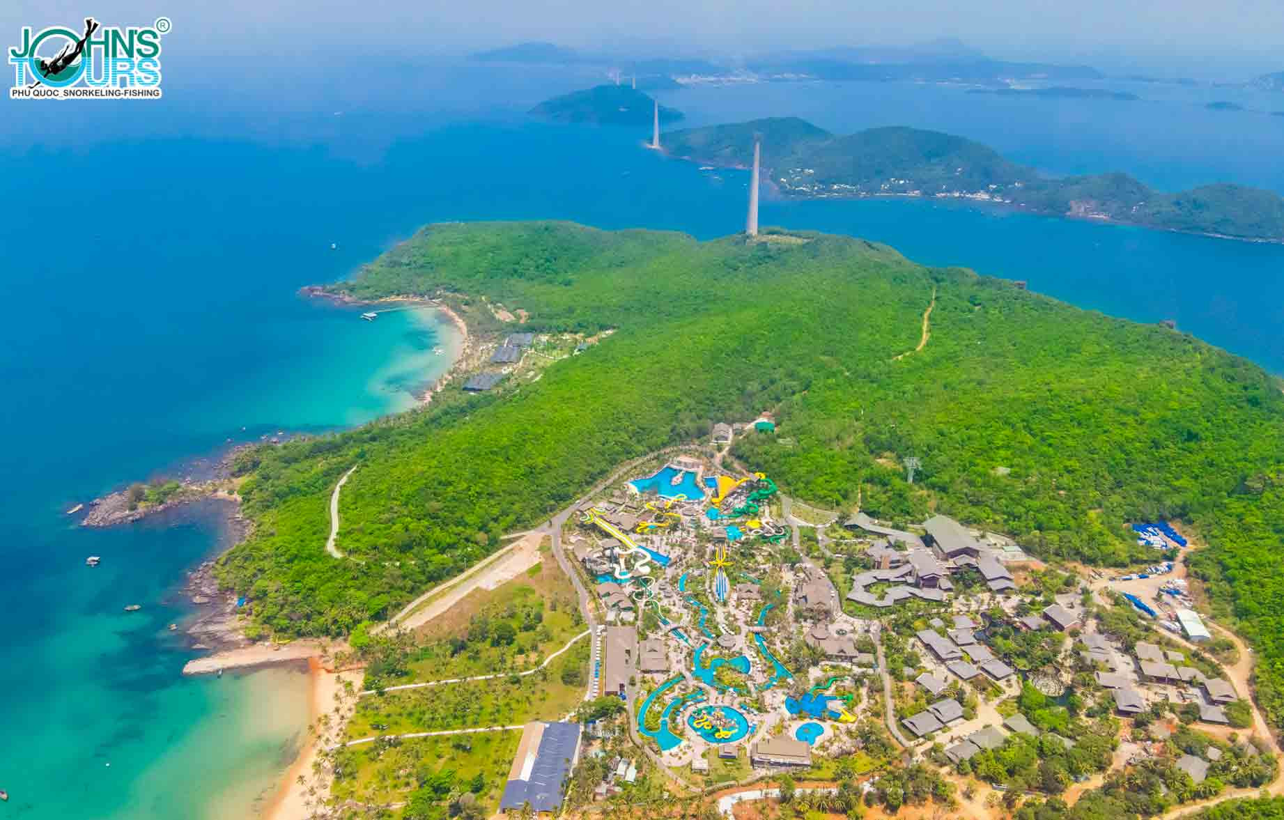 Toàn cảnh công viên nước Aquatopia Phú Quốc.