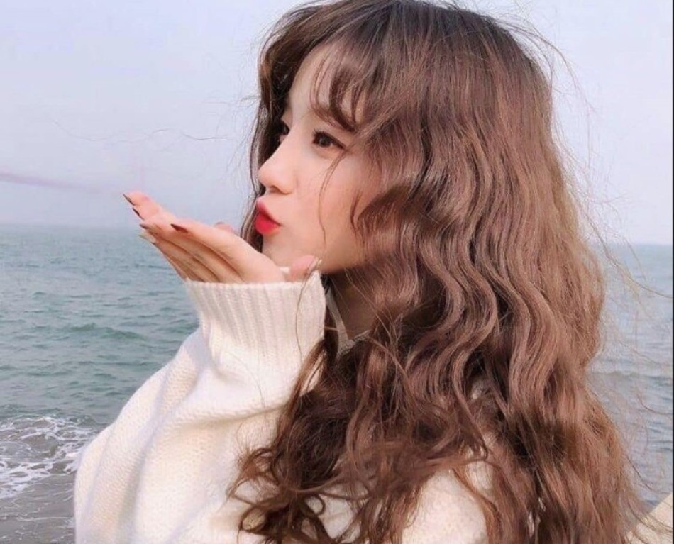 Tóc xoăn tự nhiên có uốn được không?