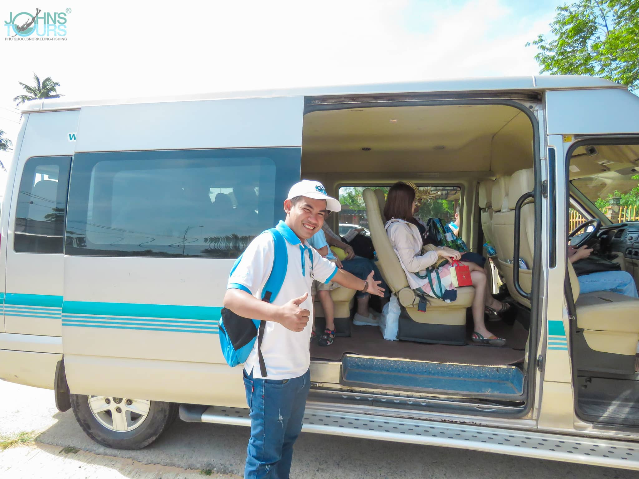 Tour bao gồm hướng dẫn viên kinh nghiệm và thân thiện