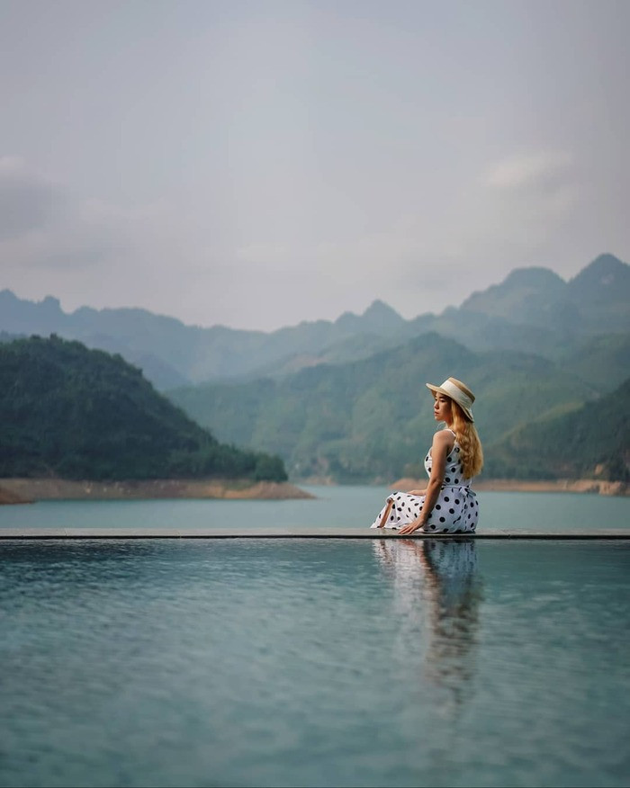 Trải nghiệm chèo thuyền tại Mai Châu HideAway Resort