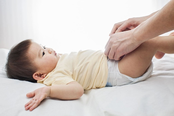 Cách chăm trẻ sơ sinh không bị hăm tã mùa lạnh