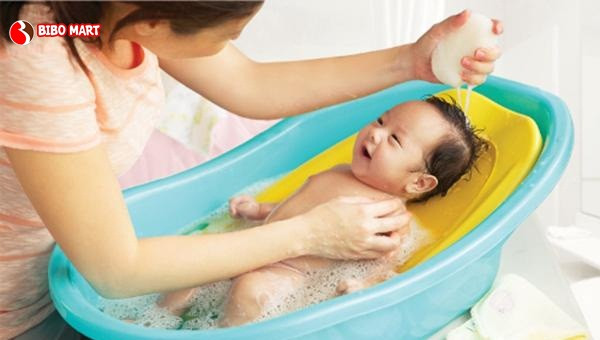 Những ngày lạnh, có cần tắm thường xuyên cho trẻ nhỏ?