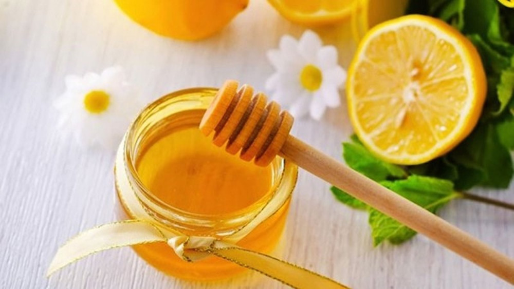 Trị mụn bằng mật ong và chanh
