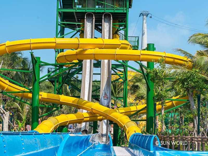 Trò chơi mạo hiểm tại Aquatopia Water Park