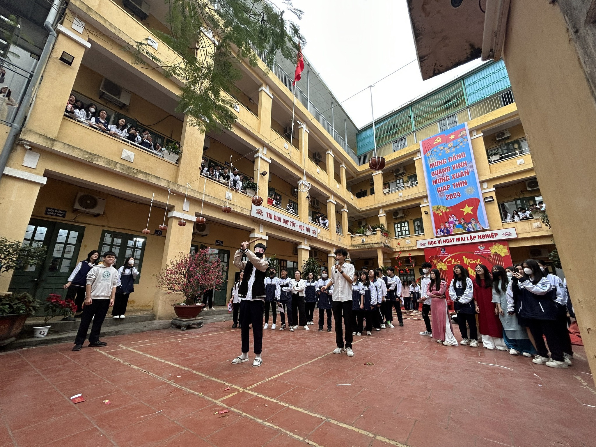 Trường THPT dân lập Văn Xuân