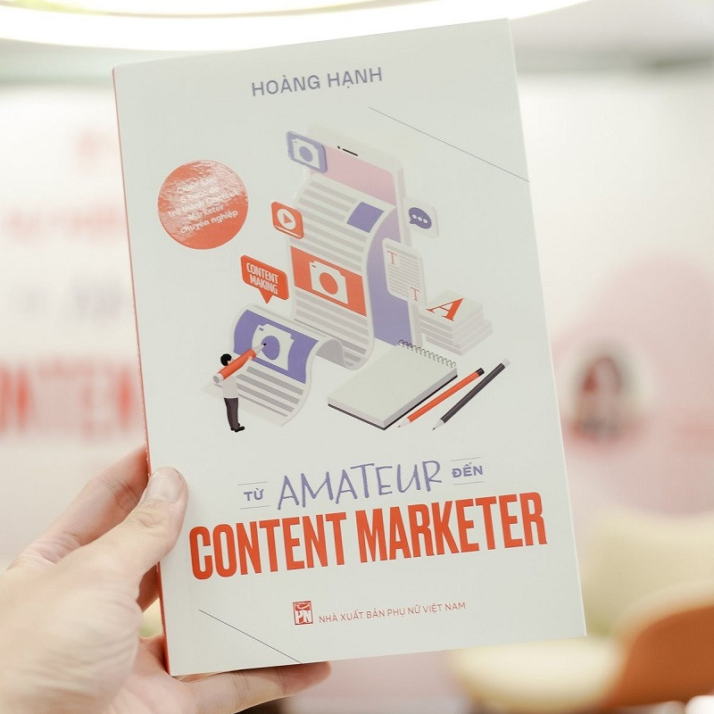 “Từ Amateur đến content marketer” của Hoàng Hạnh là một cuốn sách tuyệt vời dành cho những ai muốn bước chân vào lĩnh vực Content Marketing