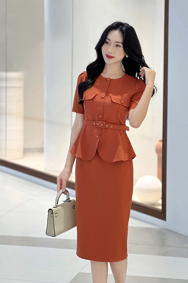 Váy có thắt lưng ở eo giúp tôn lên vòng 2 thon gọn
