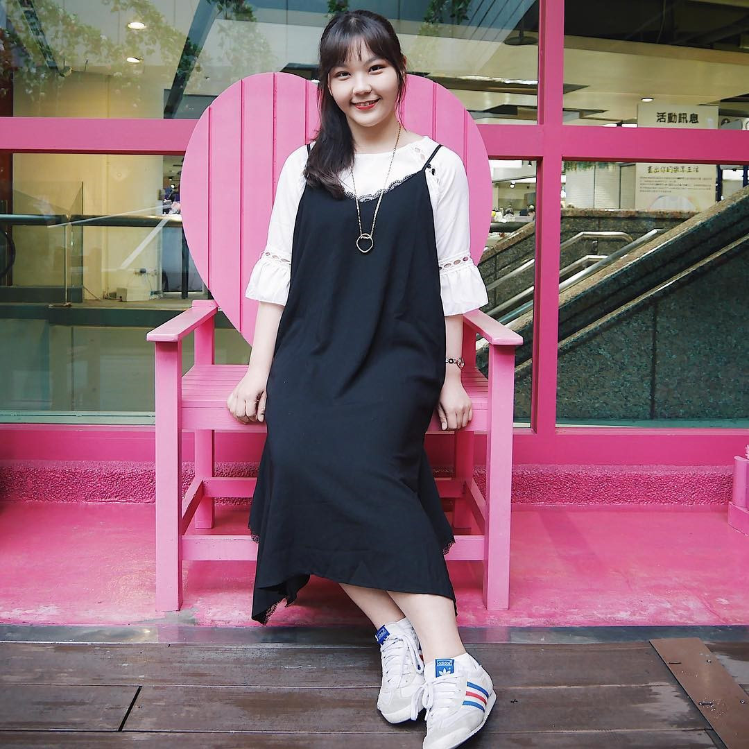 Váy yếm đen