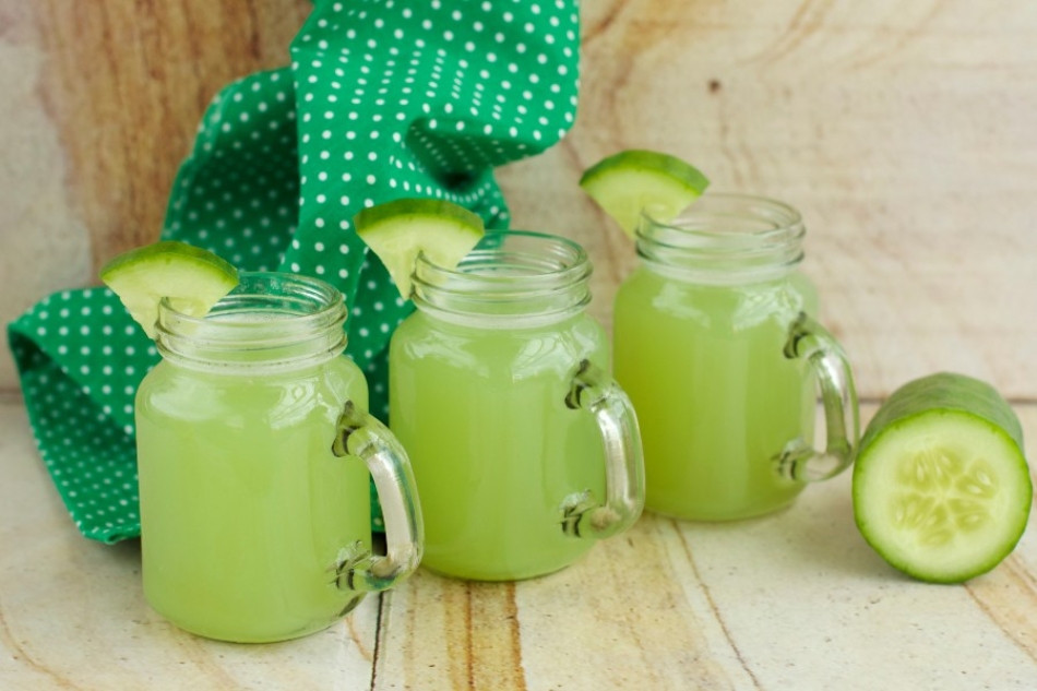 Vệ sinh da mặt mụn bằng nước dứa chín