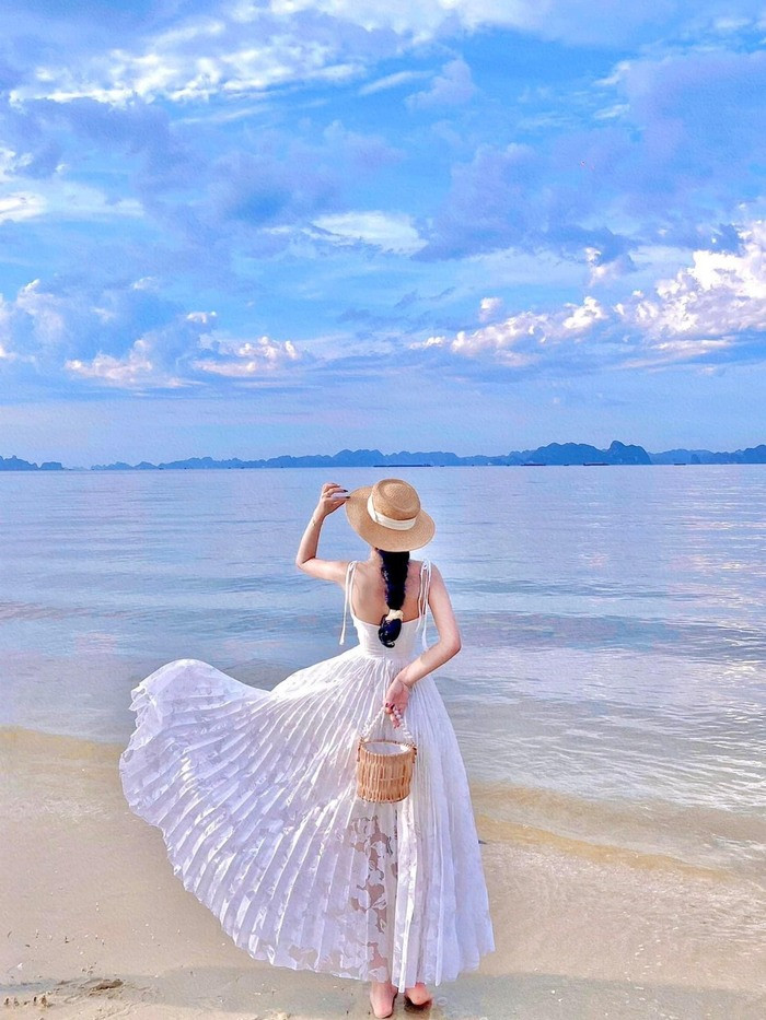 vui chơi, giải trí bên bờ biển ở khách sạn gần sân bay Vân Đồn