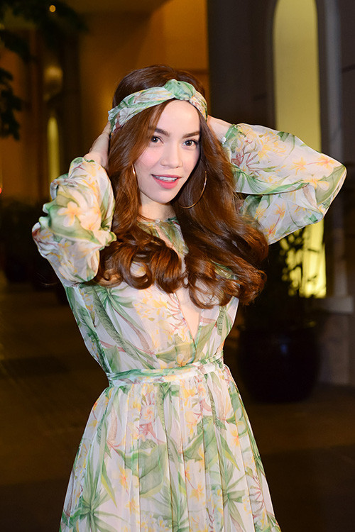 Xinh đẹp rạng rỡ với váy maxi hoa